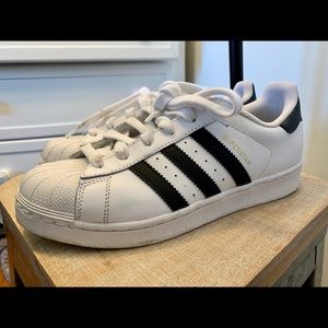 Women’s Superstar Adidas size US 7